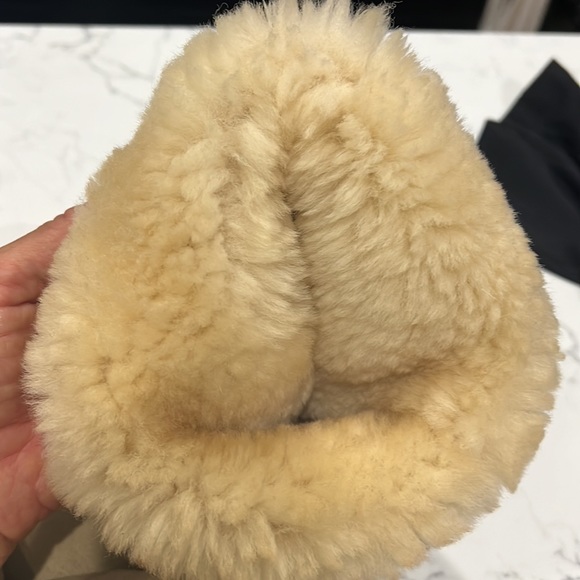 Womens UGG Boots - Picture 5 of 5